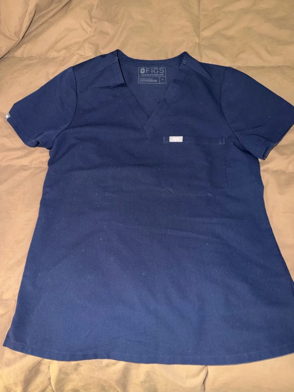 Figs women’s Navy Short Sleeve V-Neck Scrub Top - Picture 2 of 4